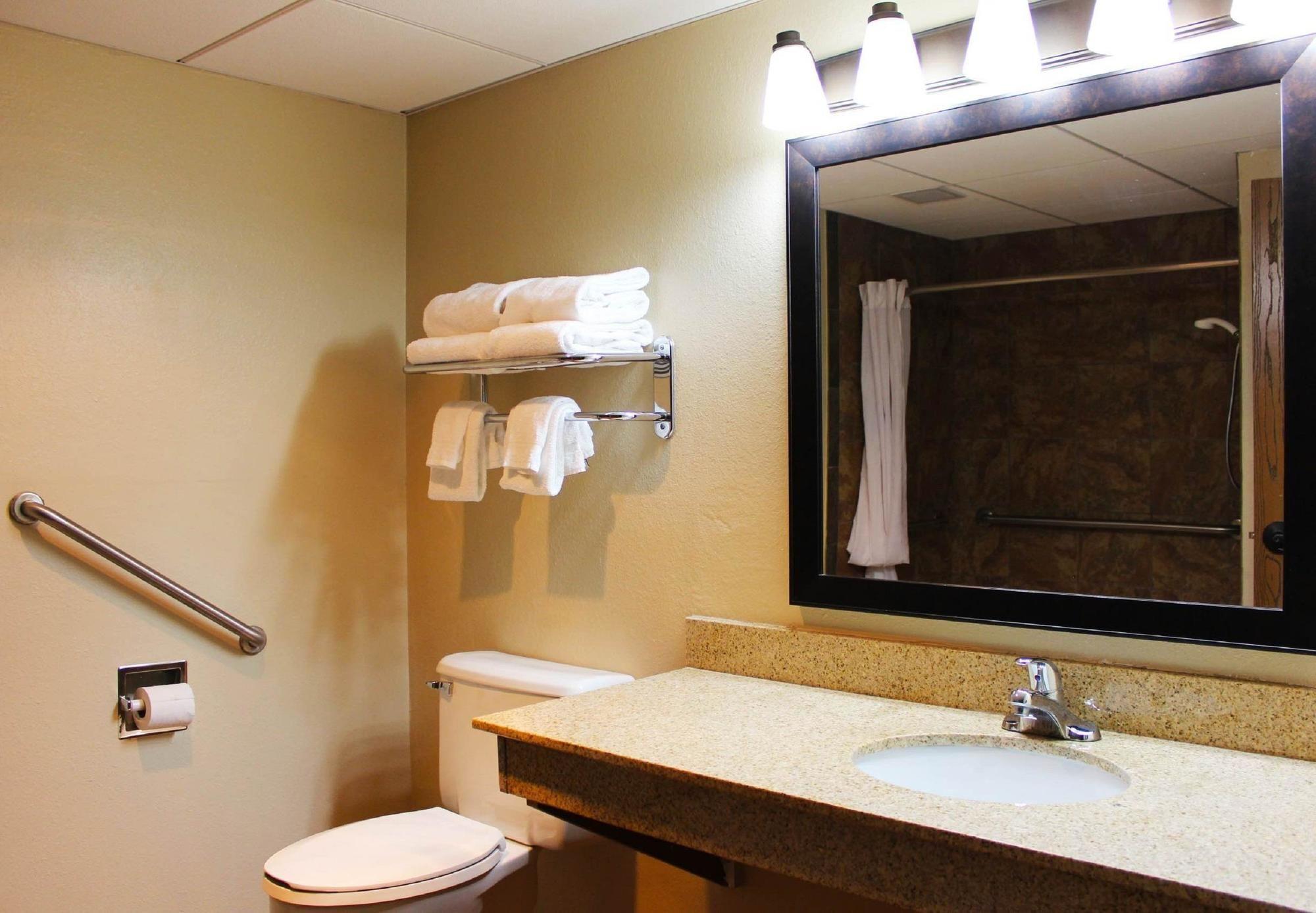 Revel Hotel Minot - Surestay Collection By Best Western Экстерьер фото
