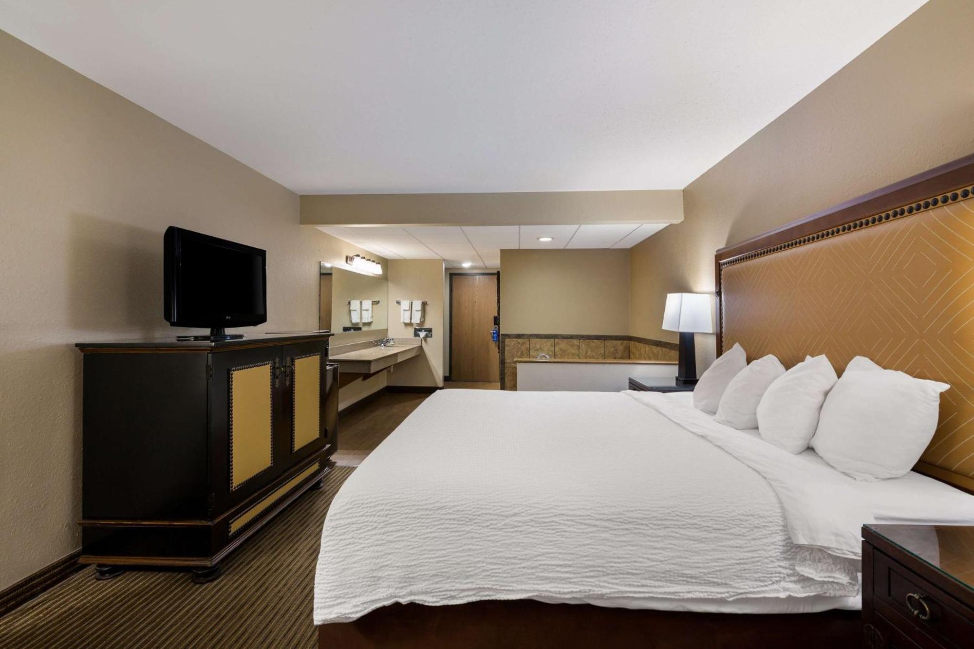 Revel Hotel Minot - Surestay Collection By Best Western Экстерьер фото
