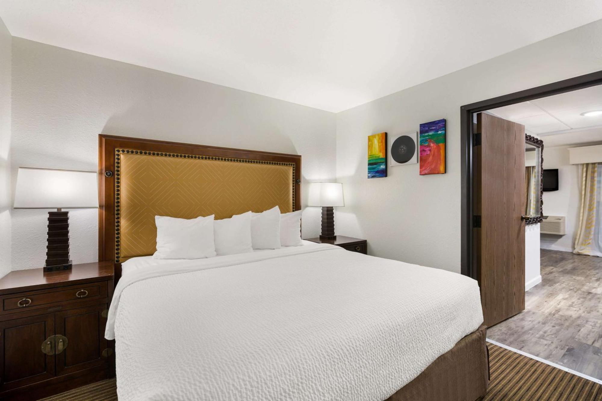 Revel Hotel Minot - Surestay Collection By Best Western Экстерьер фото