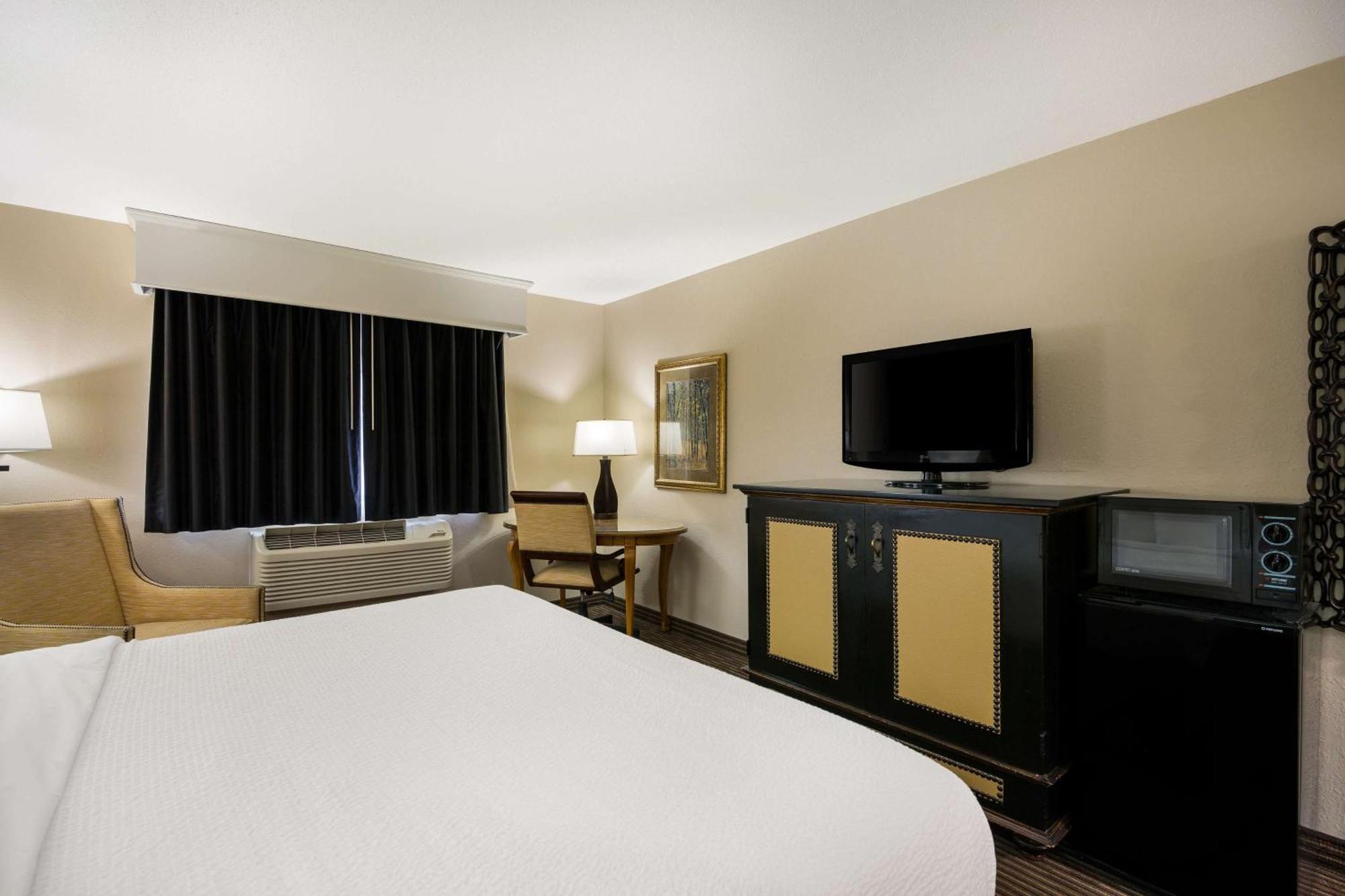 Revel Hotel Minot - Surestay Collection By Best Western Экстерьер фото