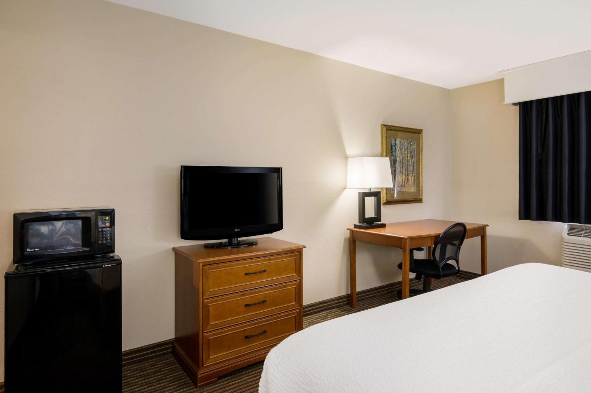 Revel Hotel Minot - Surestay Collection By Best Western Экстерьер фото