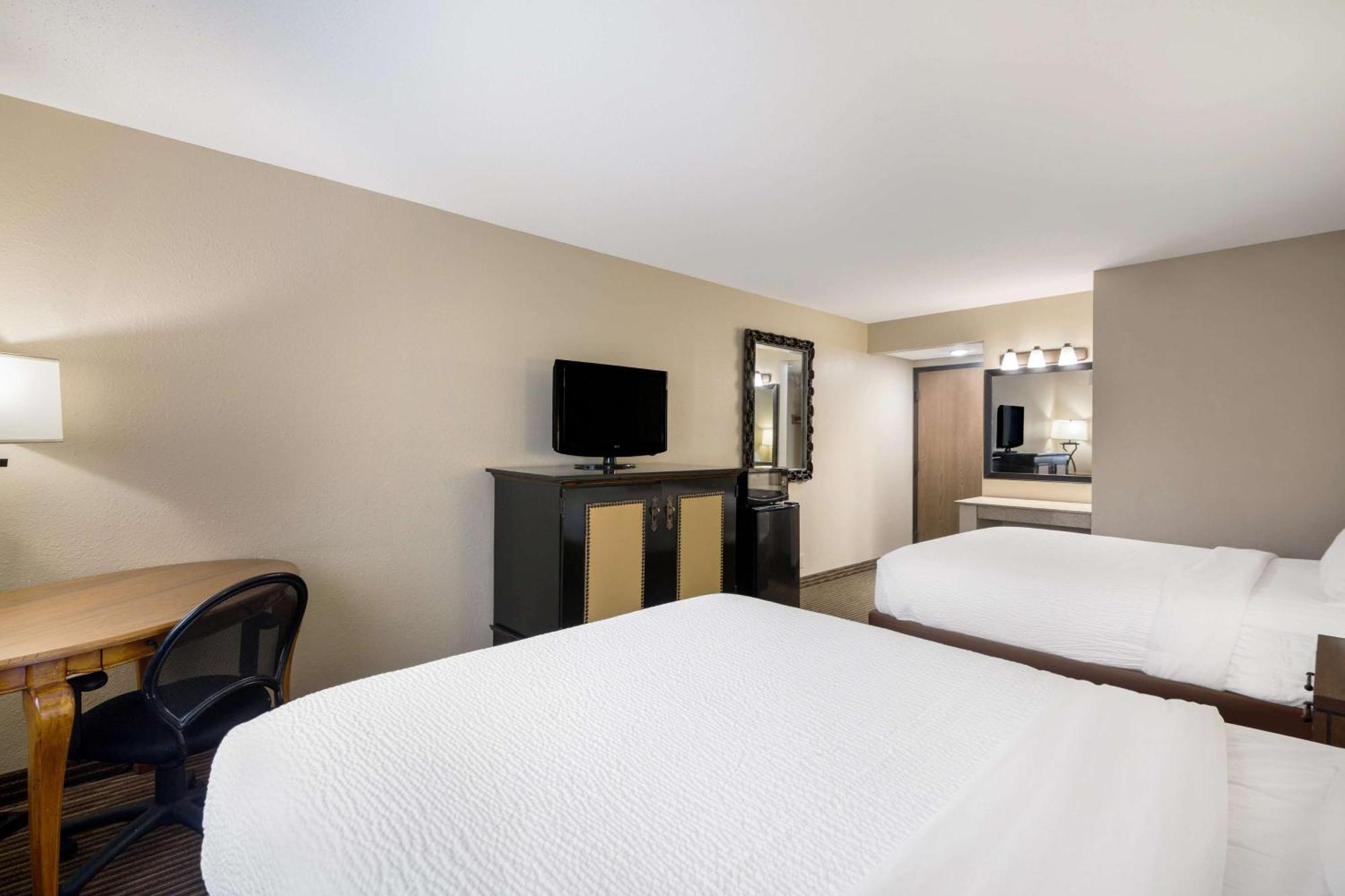 Revel Hotel Minot - Surestay Collection By Best Western Экстерьер фото