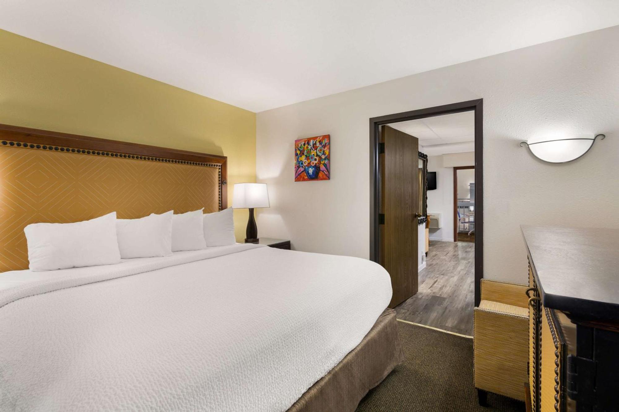 Revel Hotel Minot - Surestay Collection By Best Western Экстерьер фото