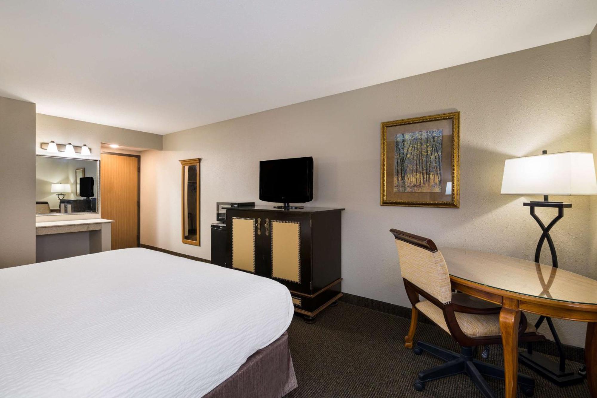 Revel Hotel Minot - Surestay Collection By Best Western Экстерьер фото