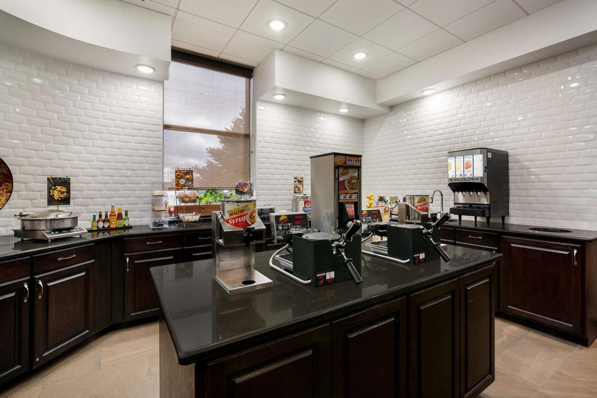 Revel Hotel Minot - Surestay Collection By Best Western Экстерьер фото