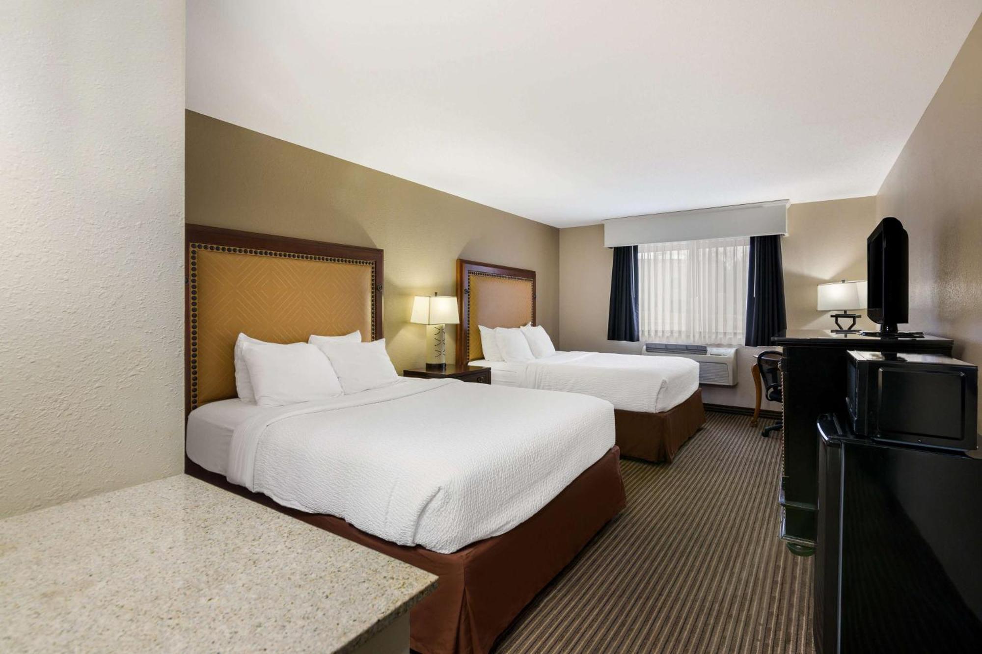 Revel Hotel Minot - Surestay Collection By Best Western Экстерьер фото
